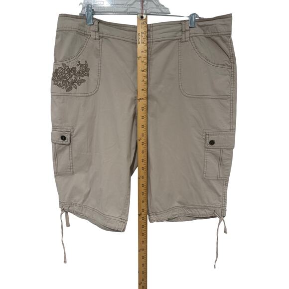 Dressbarn Women's Khaki Capri - Size: 16 - Picture 5 of 7